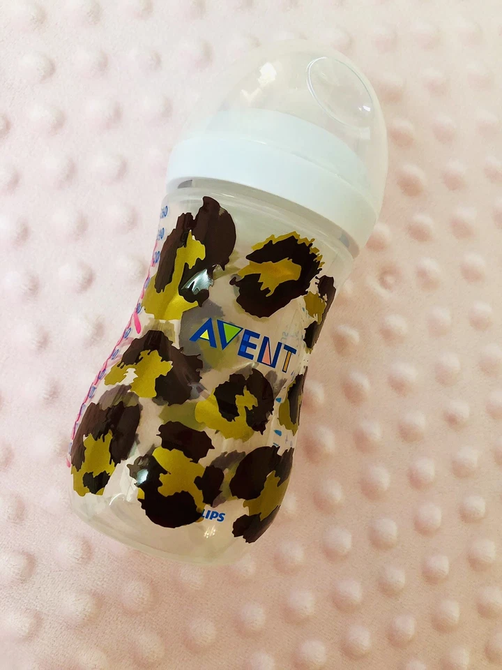 Biberón personalizado con estampado de guepardo Foto 2 de 2