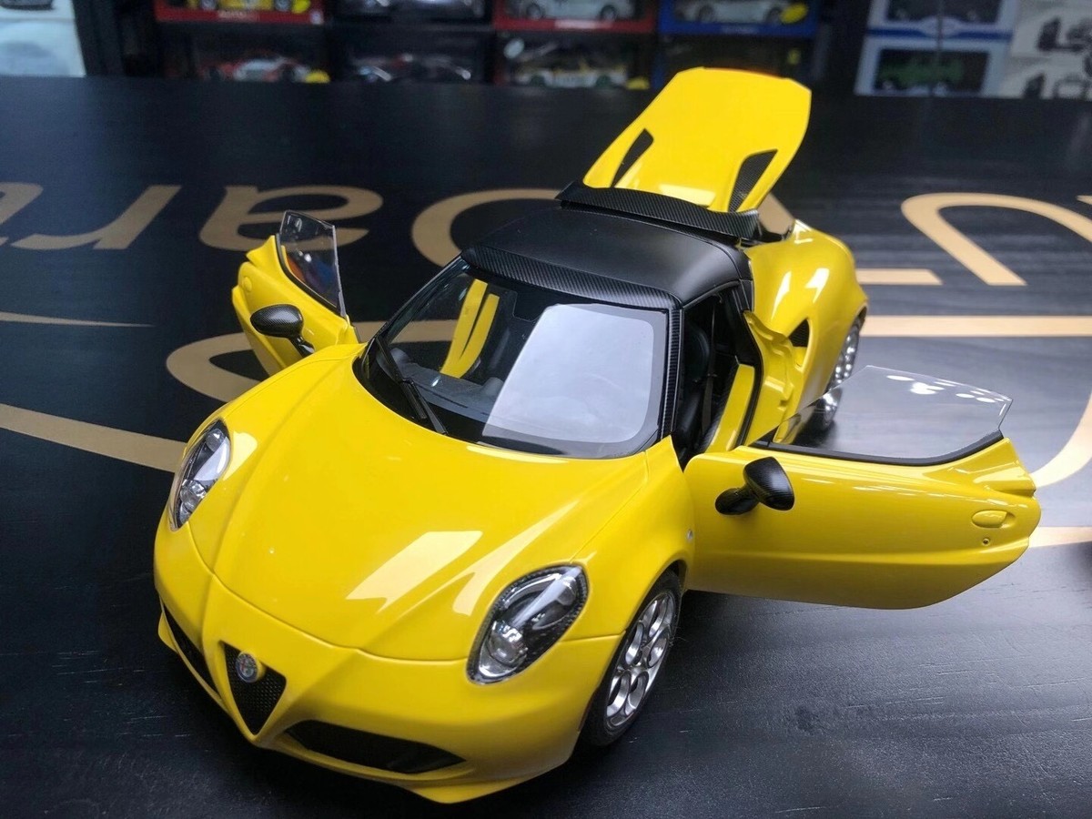 Autoart 1:18 ALFA ROMEO 4C SPIDER Diecast Model Car Red