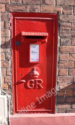 Photo 6x4 Cast iron wall box from the reign of George V, Newnham Newnham/SO6911