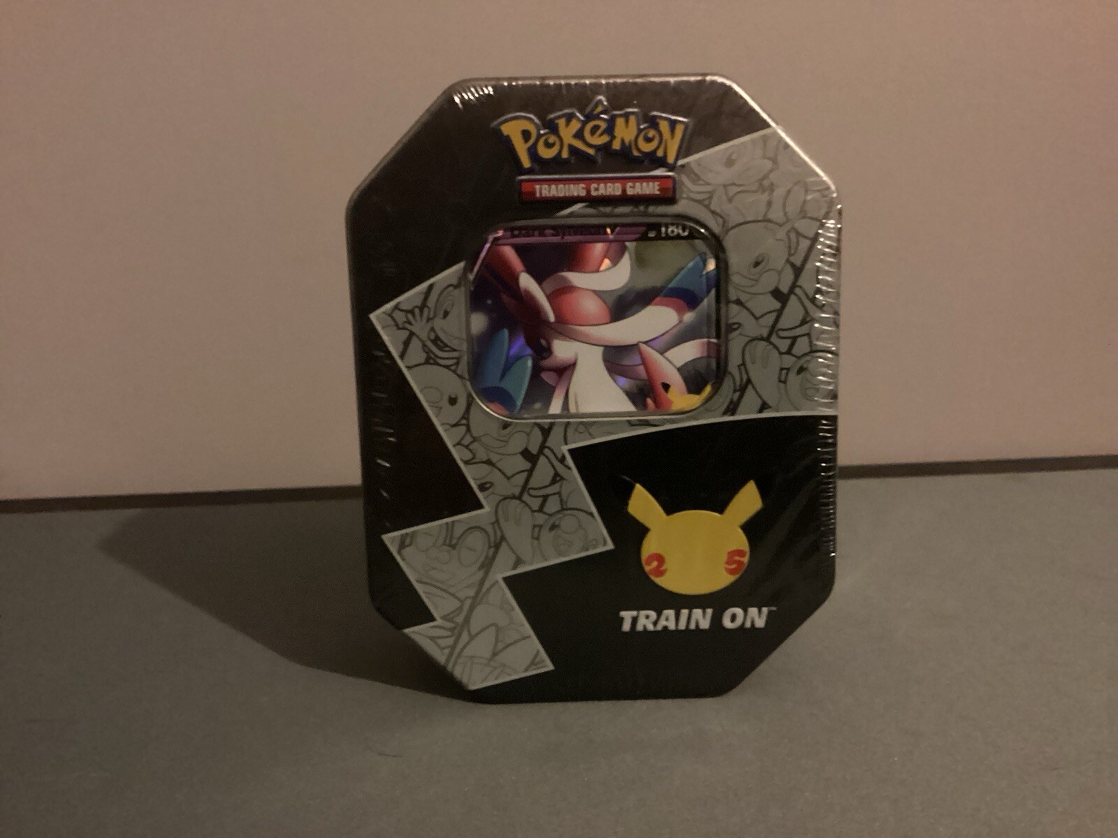 Pokémon Celebrations Dark Sylveon Tin