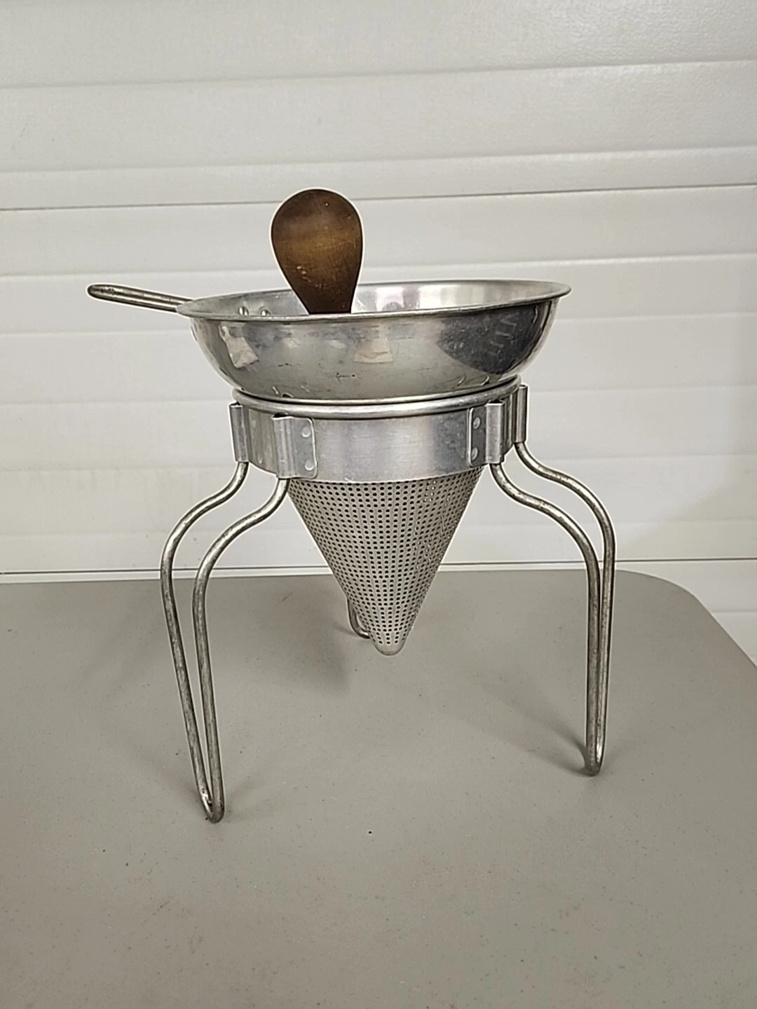 Vintage Wearever No 8 Aluminum Rotary Colander w/ Wood Pestle Sieve Strainer