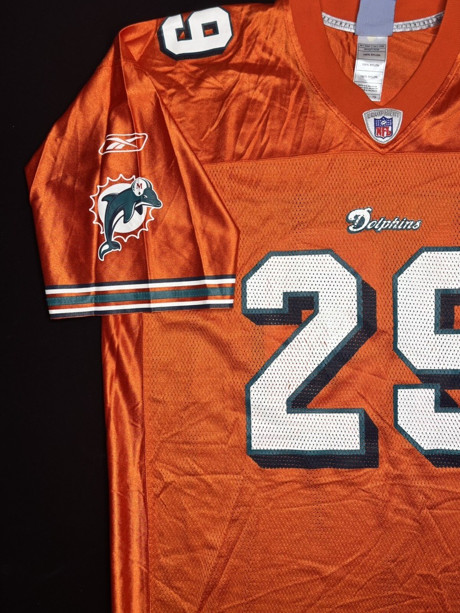 もう手に入らない激レアのDFMのスポンサーロゴ付きユニホーム ぽんさんのユニ買うか悩む…