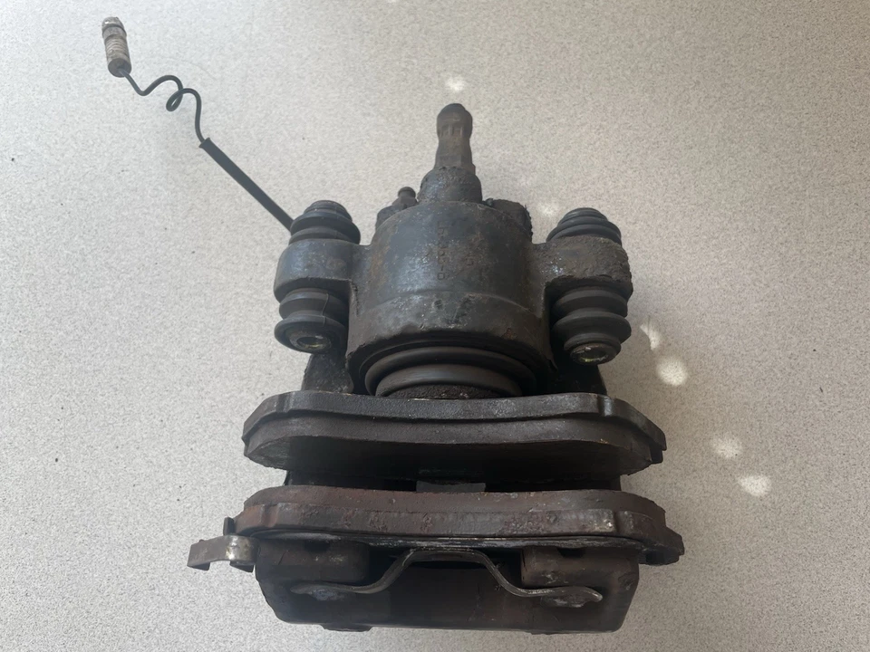 MERCEDES-BENZ ML320 1998-2003 ~ PINZA DE FRENO TRASERA DERECHA ~ A1634200483 Foto 3 de 4