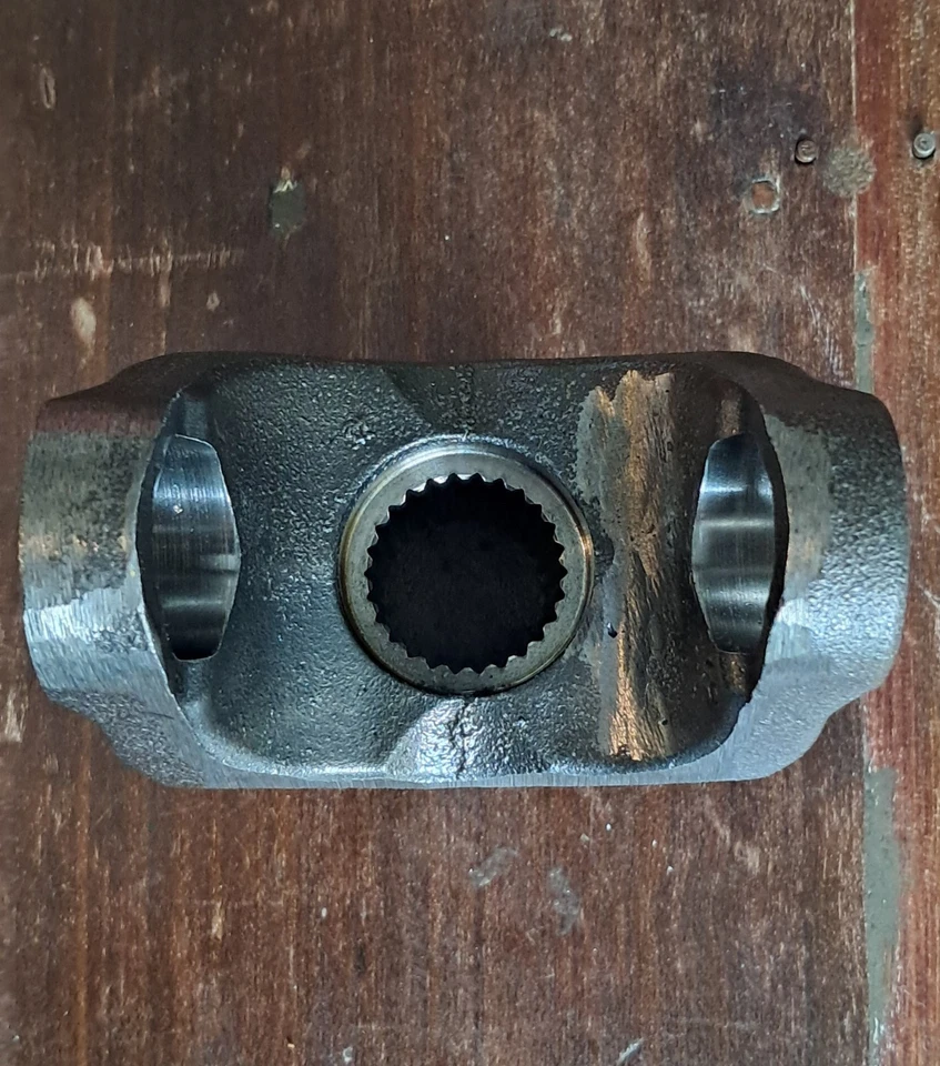 Yugo de extremo de eje de transmisión estriado Spicer 5002009 serie 1330 con honda  Foto 4 de 4