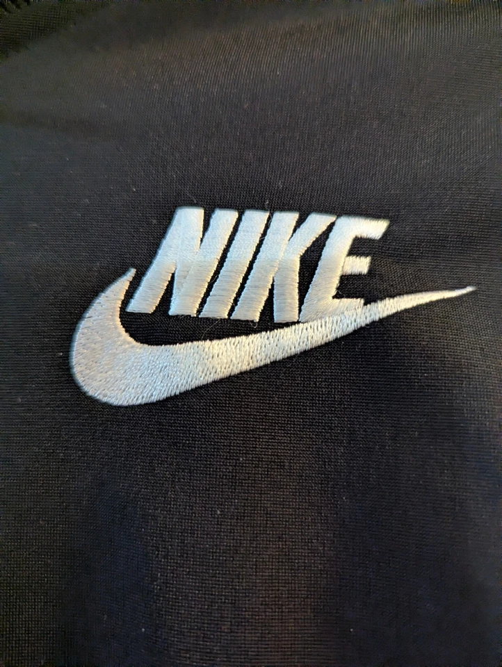 Nike -Ropa deportiva clásica niña chándal chaqueta - negro con acento blanco - talla XL Foto 3 de 4