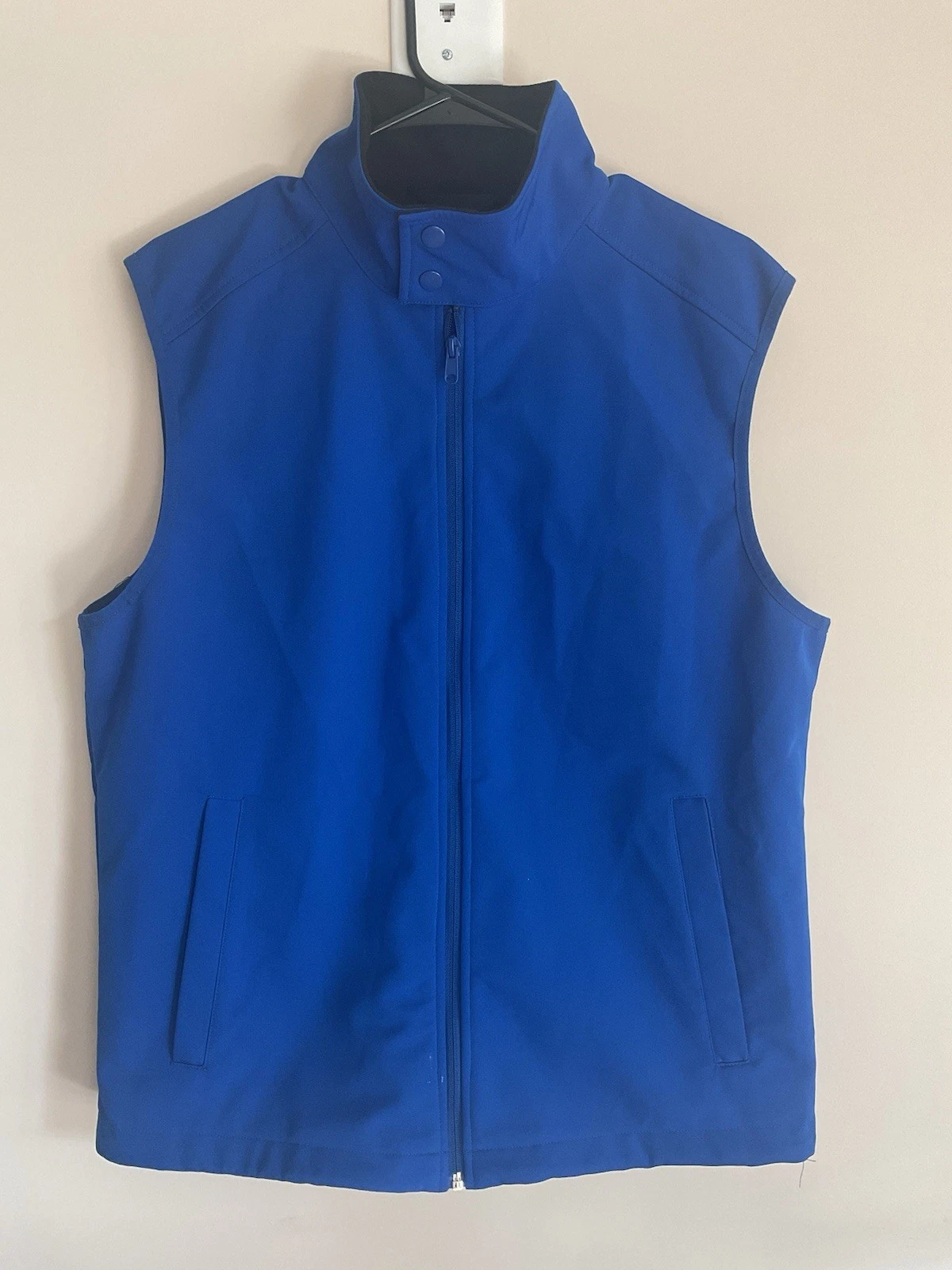 St. John’s Bay Men’s Vest M Royal Blue Zip Front Side Pockets Wind Resistant