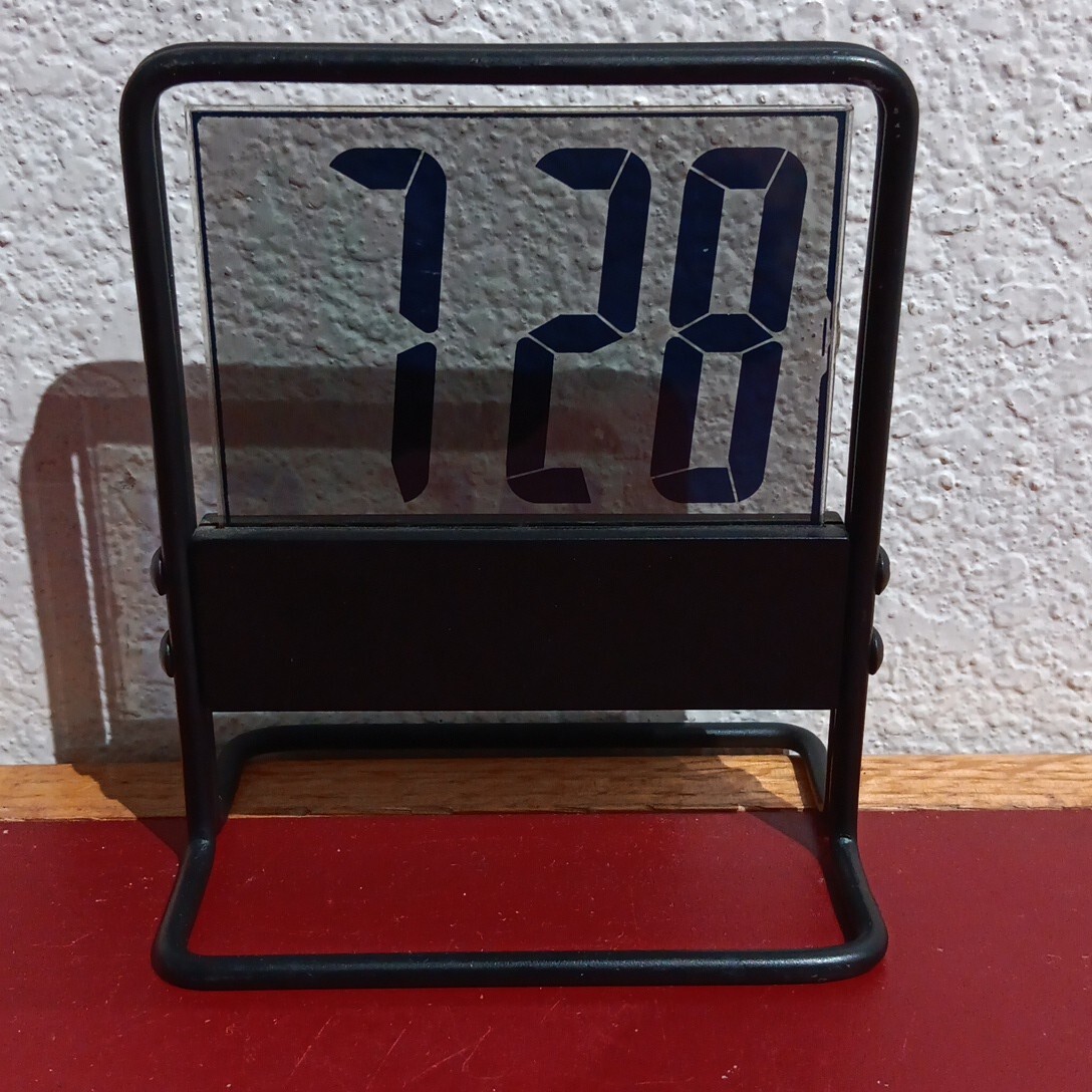 Vintage Radio Shack See Through Clear LCD Desktop Clock 63-729 New Battery