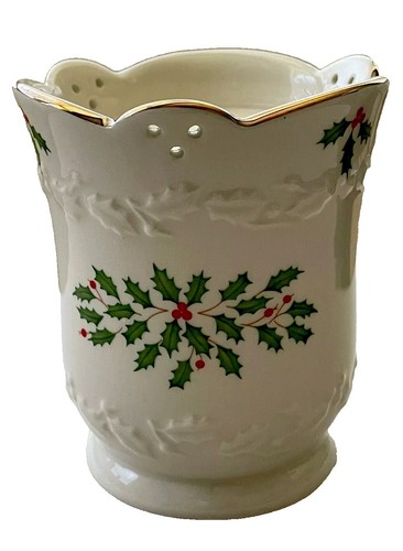 Ashland Christmas Noel Peppermint Lane 17 Oz. Candle - BRAND NEW