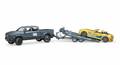 Bruder 02504 RAM 2500 Power Wagon + PKW-Anhänger + Roadster + Figur 