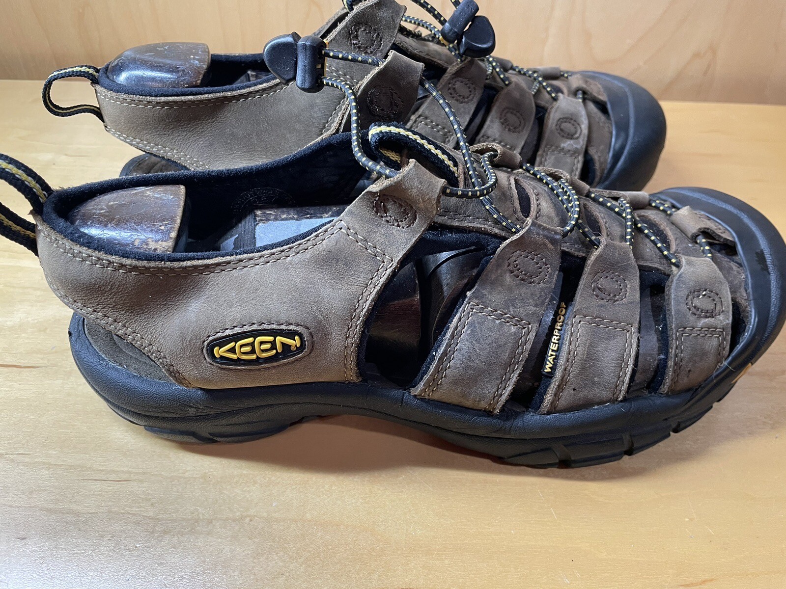 Sandali in pelle marrone chiaro Keen Newport impermeabili taglia 9 5 escursionismo Gorpcore punta chiusa