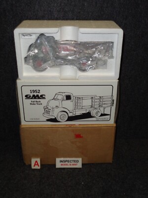 FIRST GEAR 19-1096 1952 GMC FLATBED STAKE BED TRUCK RAILWAY