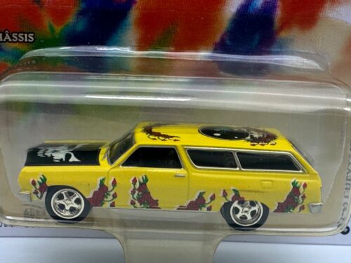 Johnny Lightning Grateful Dead 1965 Chevy Chevelle Wagon, Yellow, 1:64, NIB - Picture 2 of 11