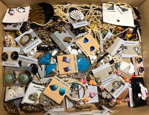 Vintage Estate Costume Jewelry Lot Necklaces, pins, earrings, brooch
