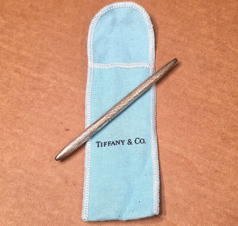 Attractive Tiffany & Co Sterling Silver 4.5" Pen with Blue Cloth Case