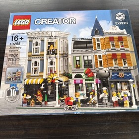LEGO Creator Expert - Assembly Square - 10255 - Retired - New/Sealed in Box