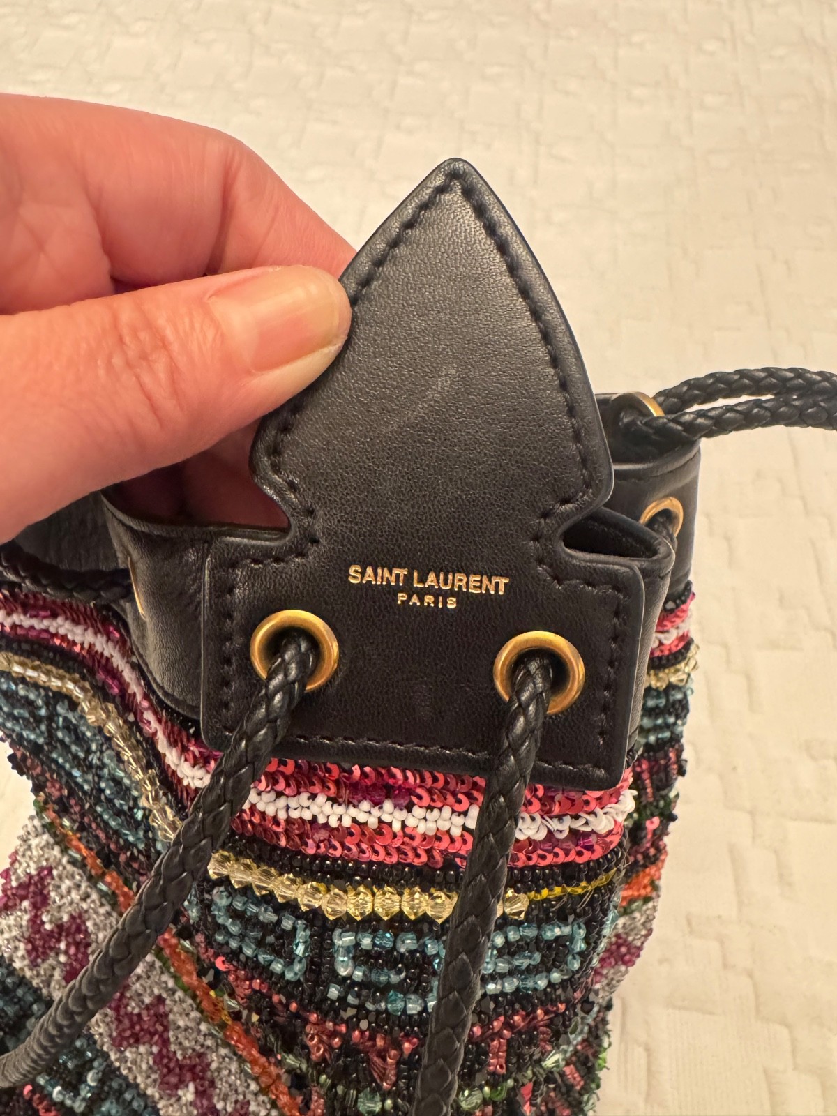 Splendida borsa a tracolla secchiello piccola impreziosita Saint Laurent