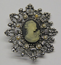 Vintage Cameo Brosche im klassischen Stil - aus Nachlass der Oma (geb. 1900)