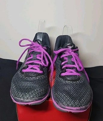 Zapato para correr Under Armour Micro G Sting TR 1258357-016 negro para mujer talla 9,5 - Imagen 1 de 4