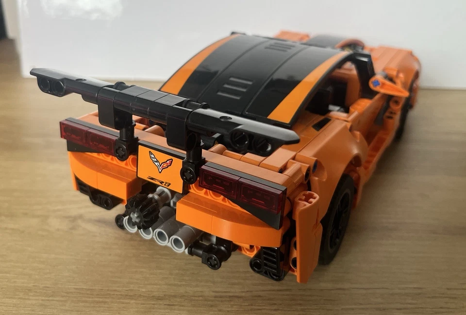 LEGO Technic 42093 Chevrolet Corvette ZR1, photo 3 of 4