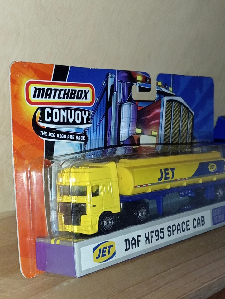 Matchbox Convoys / Daf XF95 Space Cab & Tanker Trailer - Yellow & Blue - Jet - Image 2 of 4
