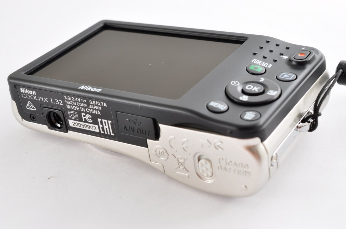 Nikon COOLPIX L32 シルバー Nikon Coolpix L32 Silver 20.1MP Digital Camera [Near Mint