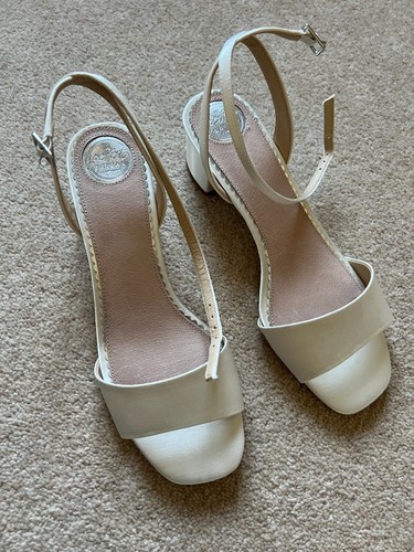 The Perfect Bridal Company Riley Shoes Ivory Bride/ Bridesmaid Dyable -Sz 4 37 - Picture 4 of 6