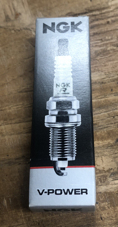 New Vintage NGK V-Power Spark Plug BKR6E 6962.