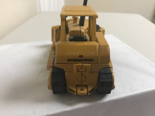 Ertl International TD20 Series E Bulldozer 1:64 - Picture 12 of 14