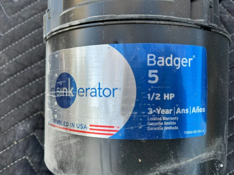 Disparador de residuos de alimentos Insinkeratore modelo bacadora 5-89 5-gl 1/2 HP voltios 120 Hz 60 Foto 2 de 4