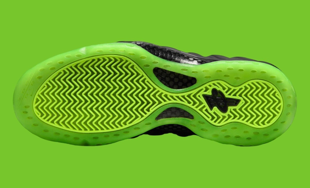 込み29 AIR FOAMPOSITE ONE BLK/VOLT Nike Air Foamposite One Black Volt HF2902-001