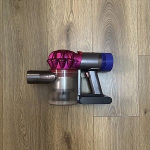 Dyson V7 Akku Staubsauger *schlechter Akku & gesprungener Kunststoff*