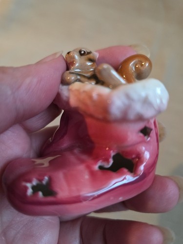 Vintage Unmarked Chipmunk/Squirrel Pink Mitten/Glove Figurine Napco? - Picture 9 of 9