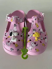 Crocs Peanuts Snoopy Woodstock Mary Jane Clog Pink 211130-90H Women’s Size 9 NEW