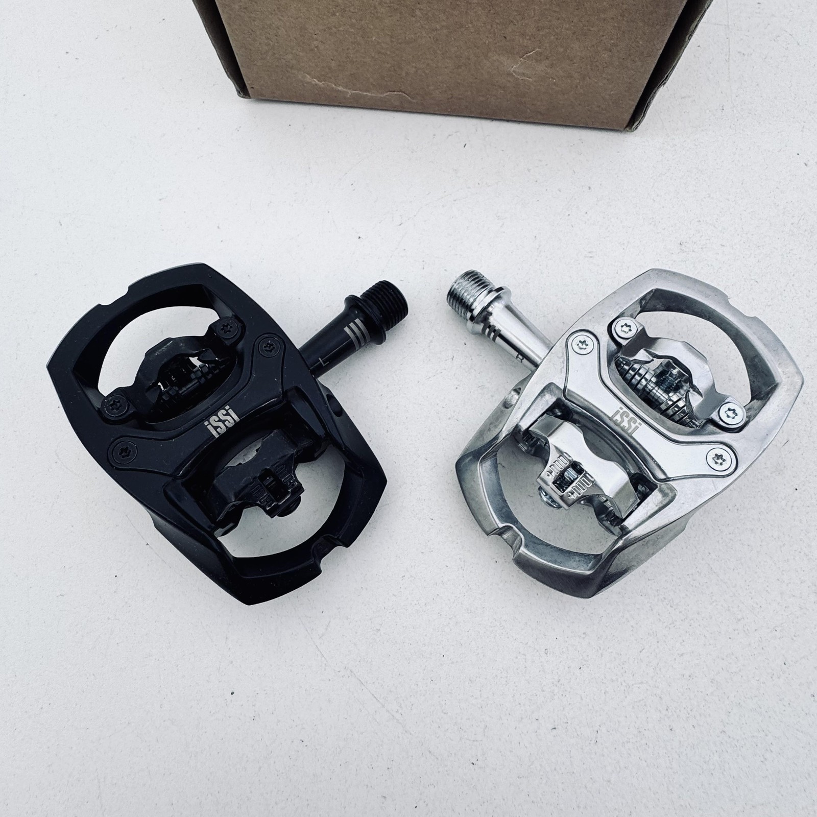 ISSi Trail III Dual Sided Clipless Platform Pedals 9/16 In Black Silver MTB A91