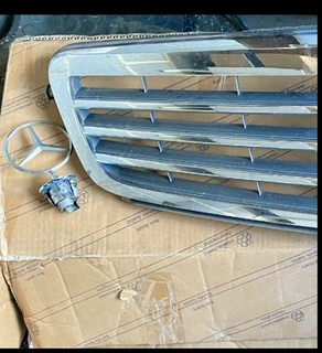 Mercedes C220 Wr204 Grill With Bonnet Emblem