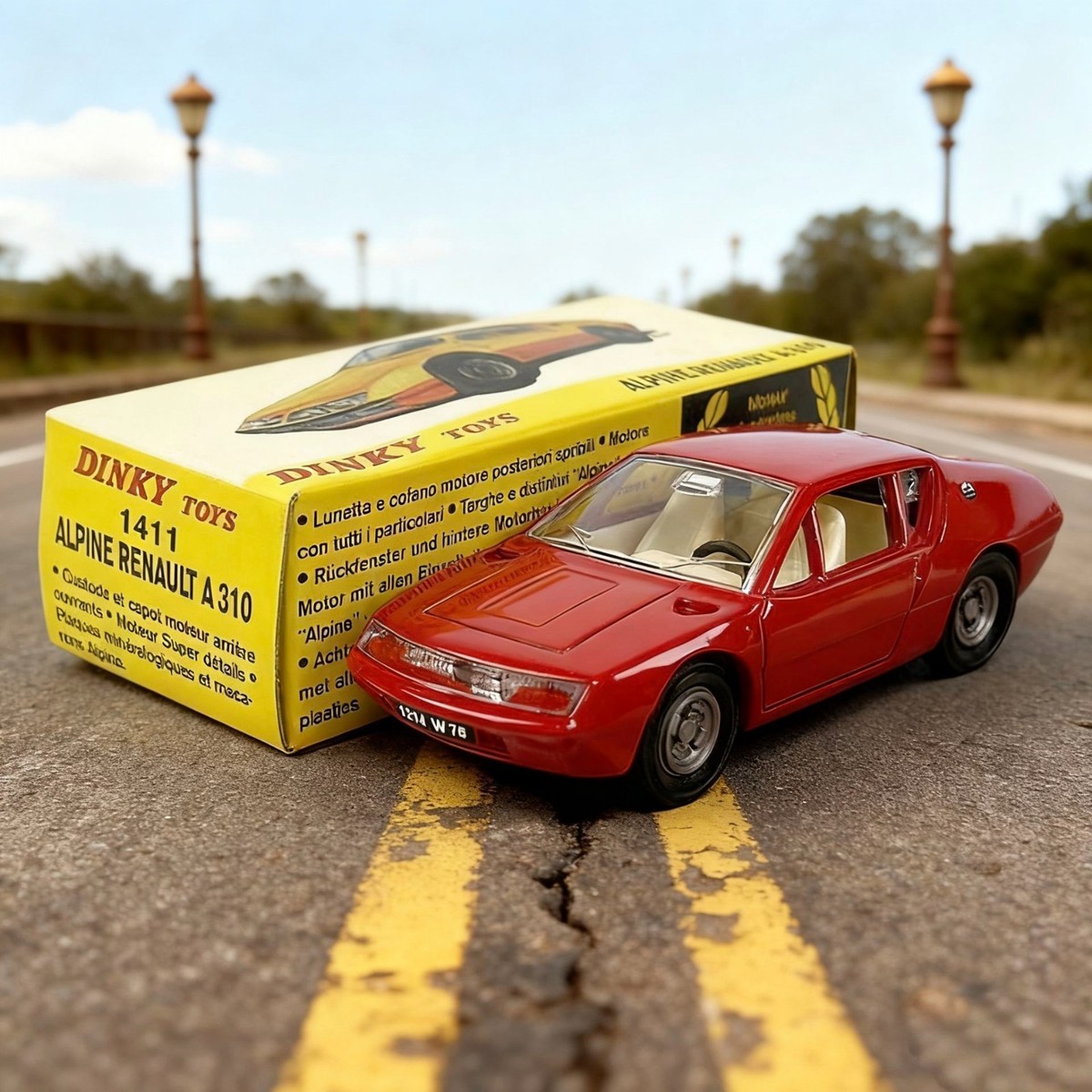DINKY TOYS 1:43 Renault ALPINE A 310 Classic Two-Door Sports Car