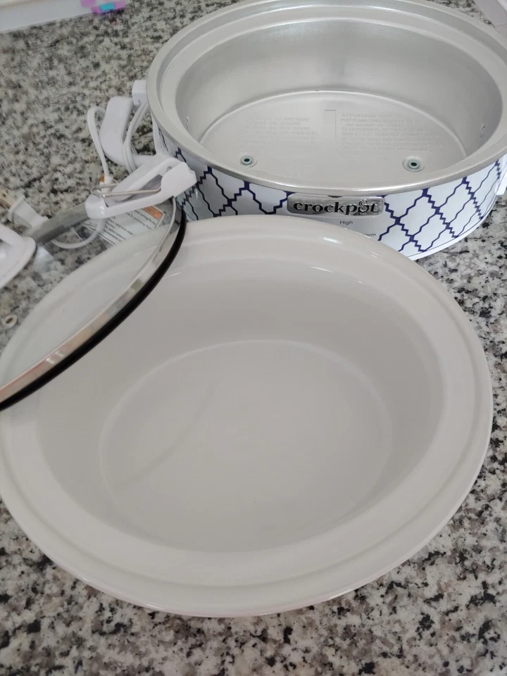 Crock-Pot 2.5-Quart Slow Cooker, Manual, White/Blue - Image 4 of 4