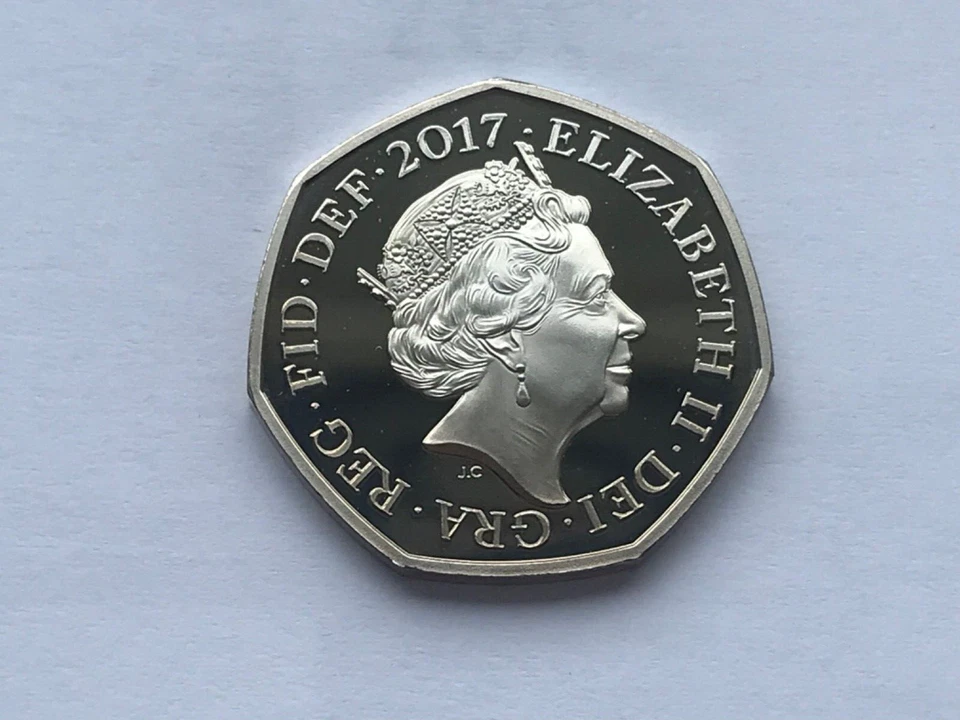 2017 PROOF SIR ISAAC NEWTON 50P FIFTY 50 PENCE COIN RARE EXTRA DOT BEFORE DATE - Image 3 of 4