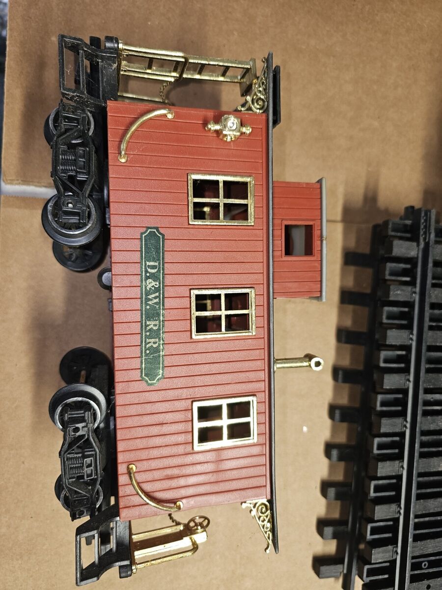1986 Denver Express G-Scale Model Train - 4 Cars & Station 1986 Denver Express G-Scale Model Train - 4 Cars & Station