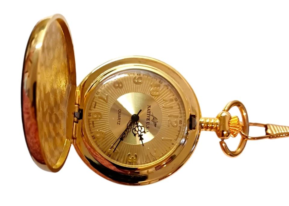 Reloj Bolsillo Nativo EE. UU. Escena Águila Calva Tono Dorado Esmalte Negro Japón Movt Cuarzo Foto 3 de 4