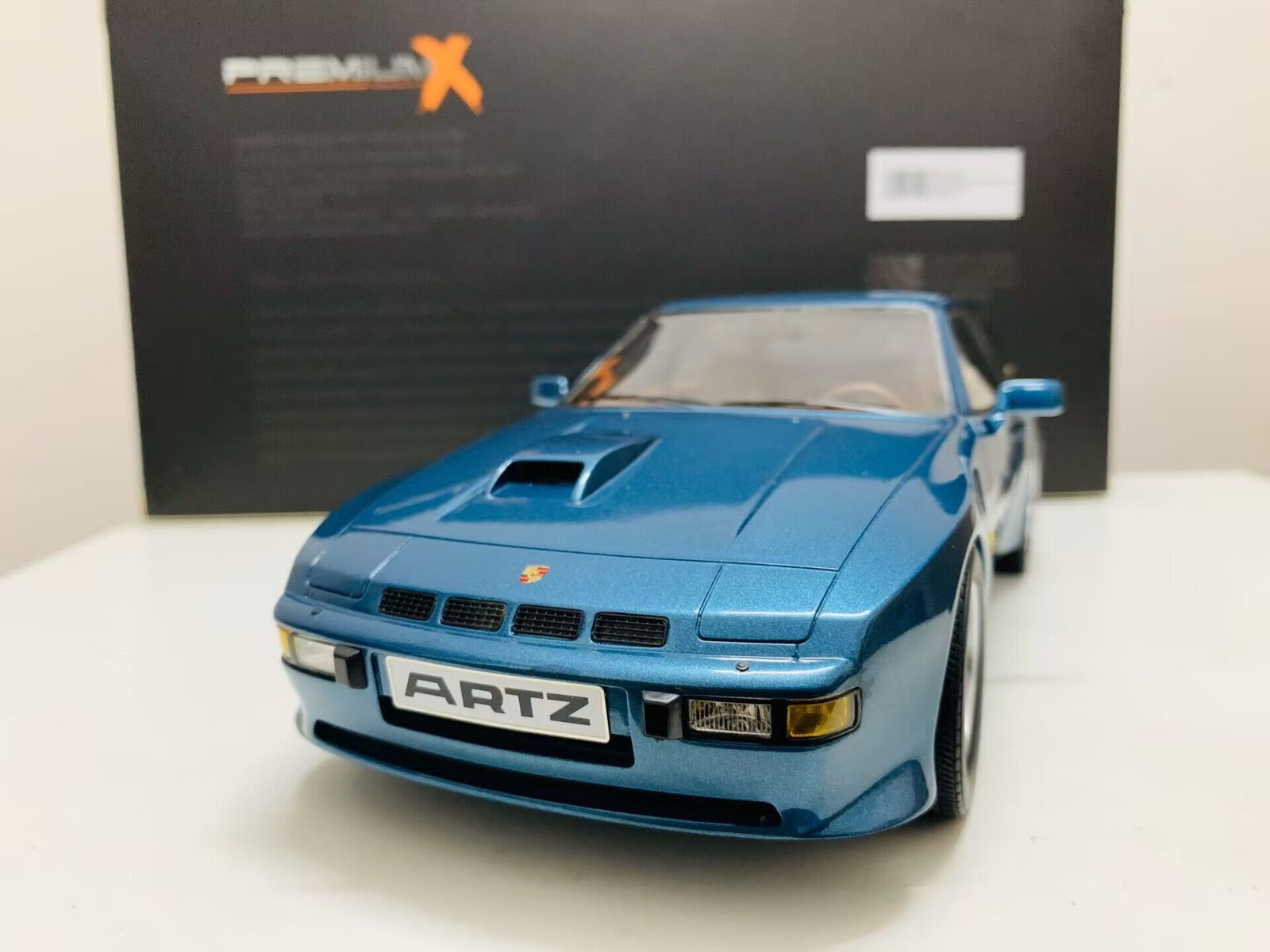 Miniature Premium X 1/18 – Porsche 928 S Kombi By ARTZ – 1979 – Résine