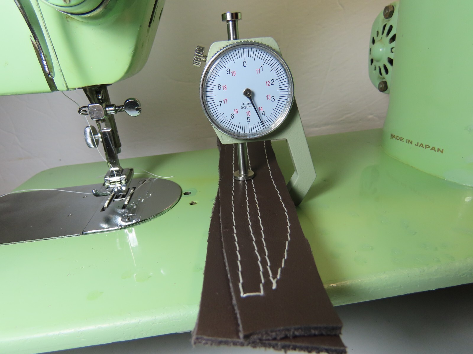 INDUSTRIAL STRENGTH ZIGZAG HEAVY DUTY SEWING MACHINE LEATHER