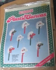 Distlefink Designs 75102 HOBBY HORSE Christmas Plastic Ornaments Kit in Package
