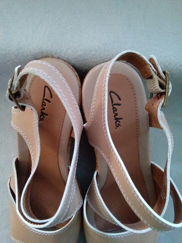 Clarks Women 8.5 M Tan Leather Wedge Heel Peep Toe Sandal 26069307 - Picture 8 of 14