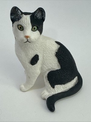 Schleich 2008 Black White Tuxedo Cat Sitting With Green Eyes 2  Figure