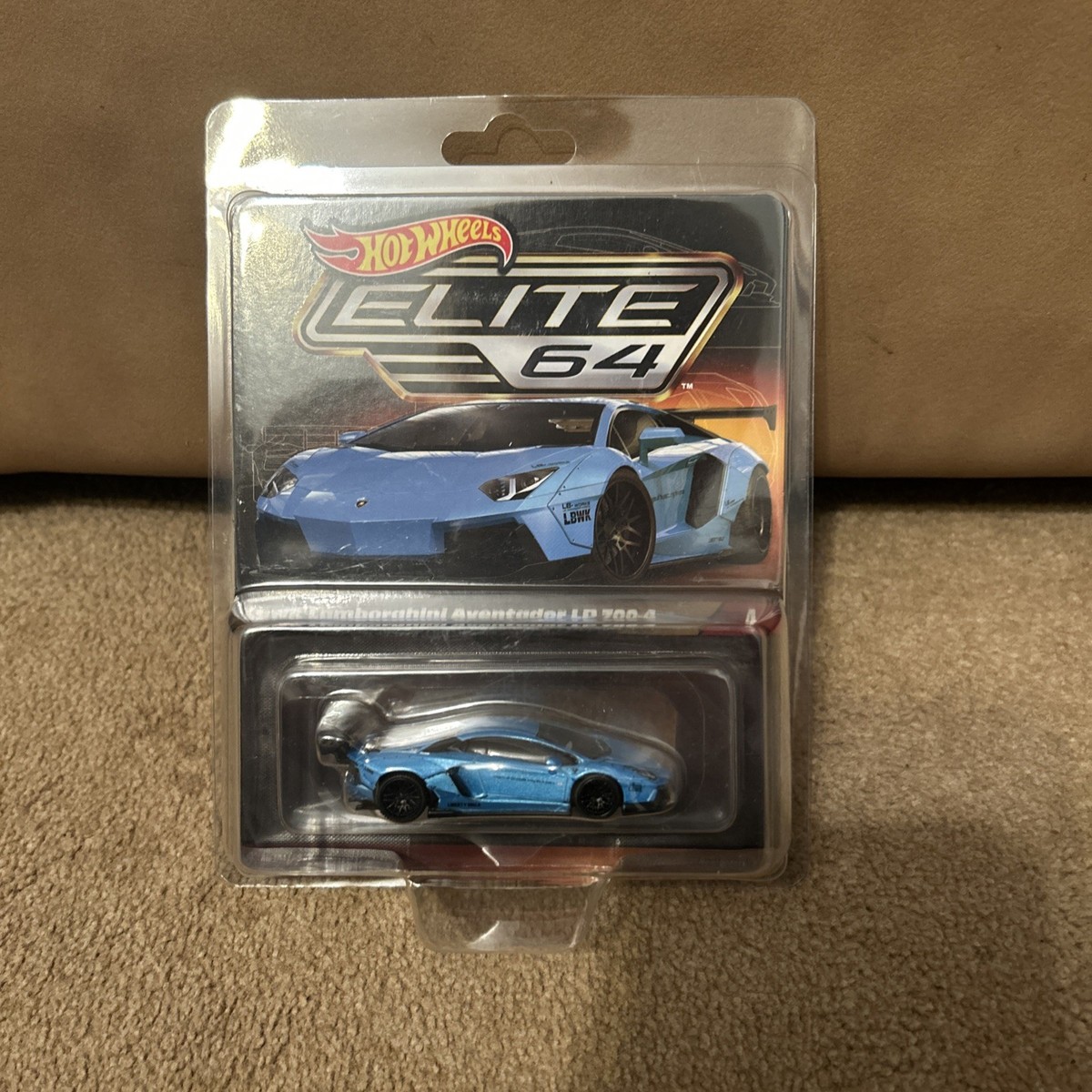 Hot Wheels Elite 64 &ndash; Lamborghini Aventador LBWK LP 700-4 Blu &ndash; Real Riders 1:64