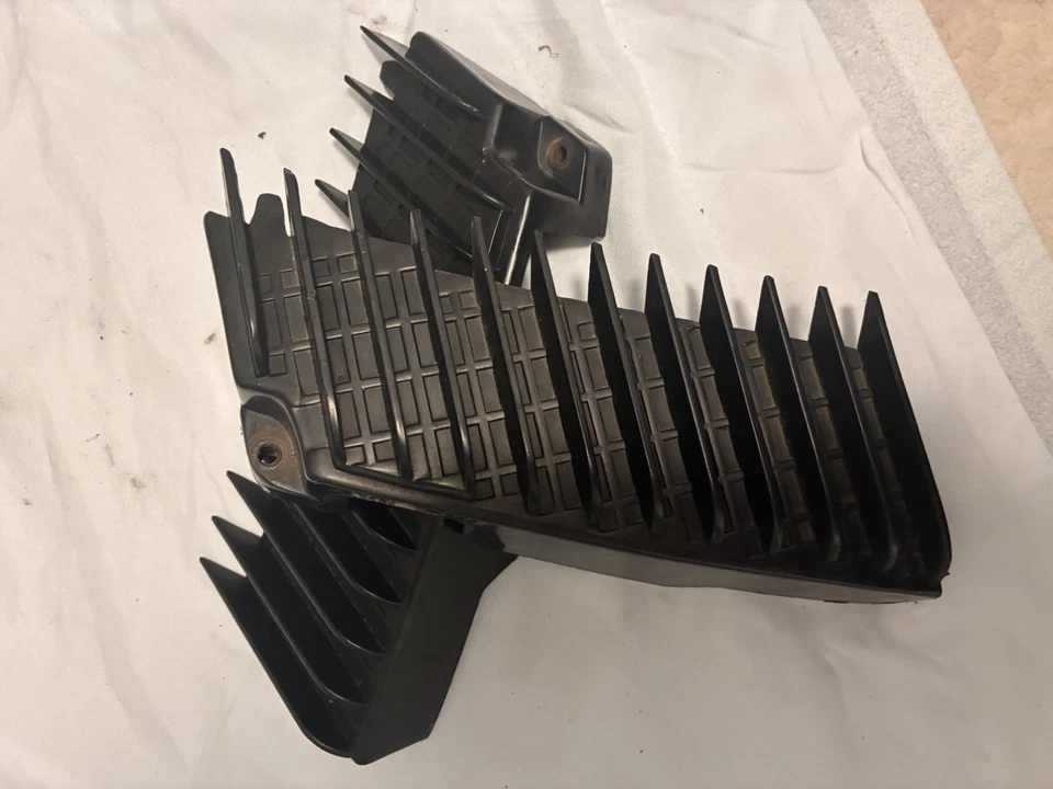 Chevrolet GMC C/K Sierra Silverado 1988-2000 parabrisas capó esquinas par OEM Foto 2 de 3