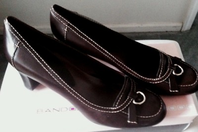 new BANDOLINO Women 11 Brown leather Career MOC Shoe Pump Stacked