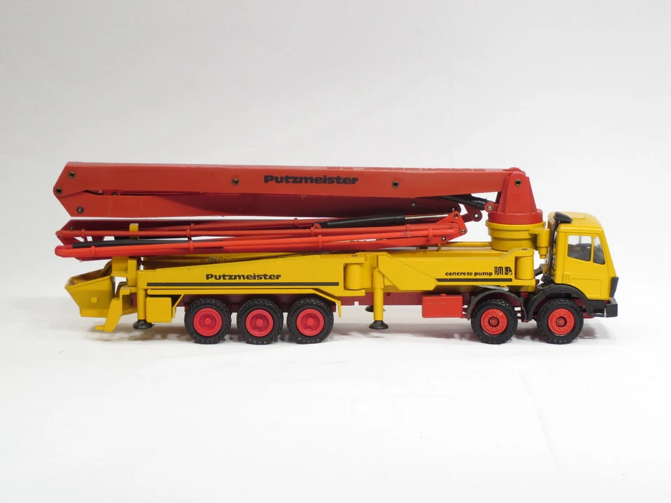 Mercedes Benz Putzmeister M52 Concrete Pumper - 1/50 - Conrad #3086 - MIB - Image 3 of 4