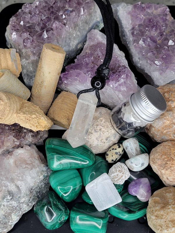 Crystals Lot Amethyst Malachite Natural Healing Gems Fossils Geode Clear Quartz